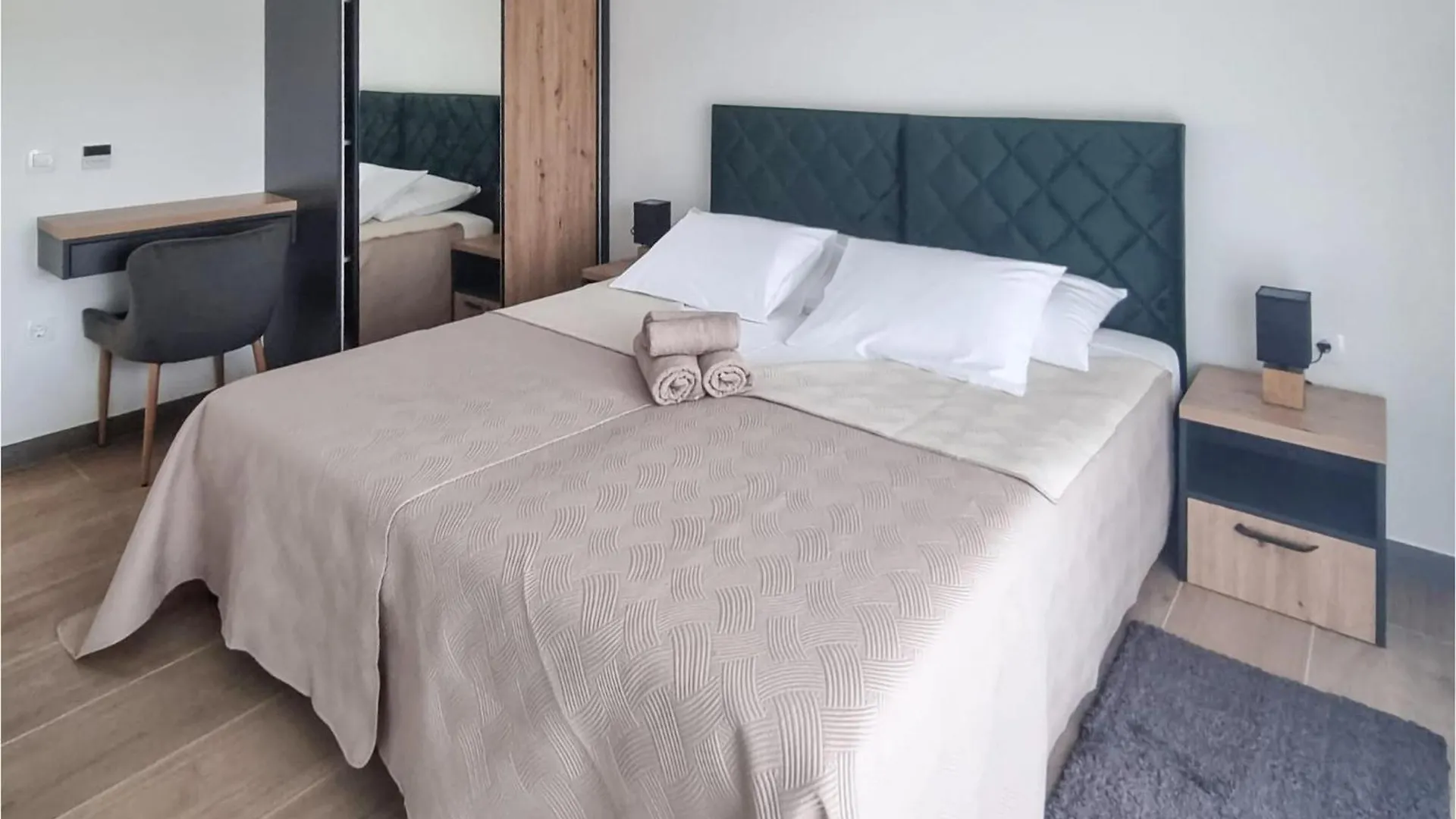 Beautiful Home In Zdrelac Holiday home